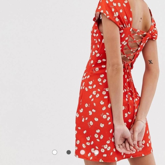 Finders Keepers Mae Daisy Mini Dress Size 4 Milkmaid - Picture 4 of 12